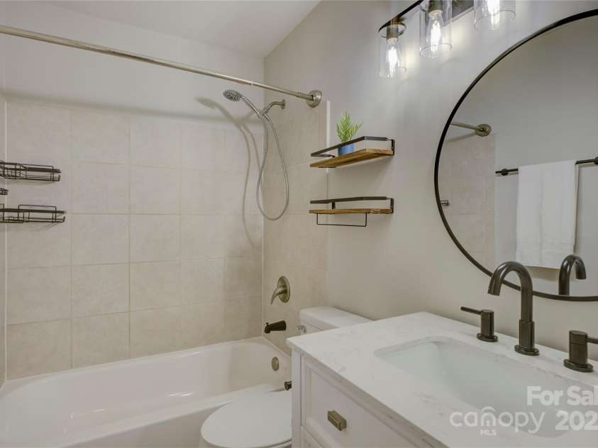 525 Graham Street, Charlotte, NC 28202.  MLS# CAR4321780, YatesRealty ID 2629. 