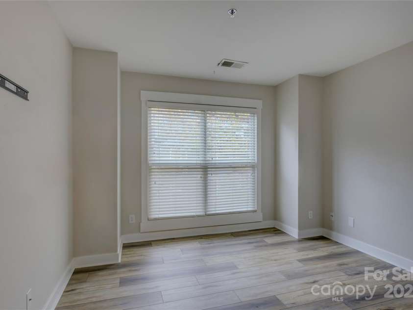 525 Graham Street, Charlotte, NC 28202.  MLS# CAR4321780, YatesRealty ID 2629. 