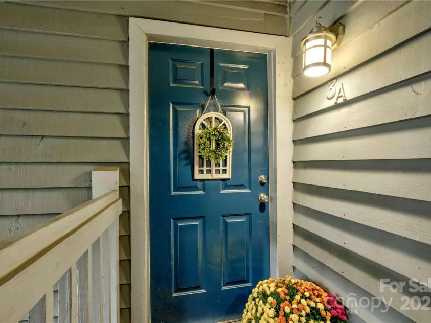 525 Graham Street, Charlotte, NC 28202.  MLS# CAR4321780, YatesRealty ID 2629. 