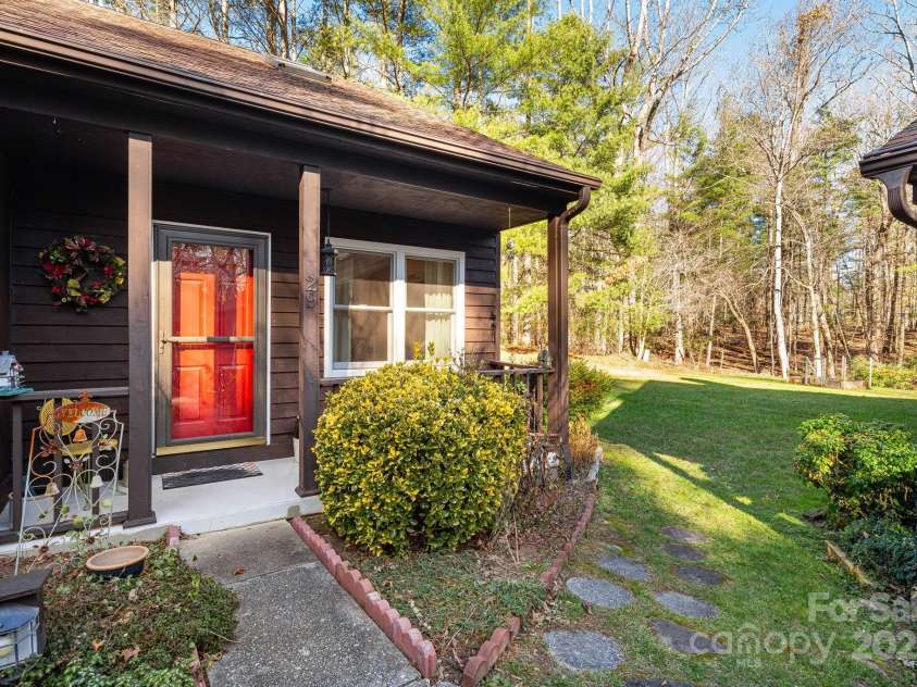 29 Loganwood Lane, Etowah, NC 28729.  MLS# CAR4276395, YatesRealty ID 26290. 
