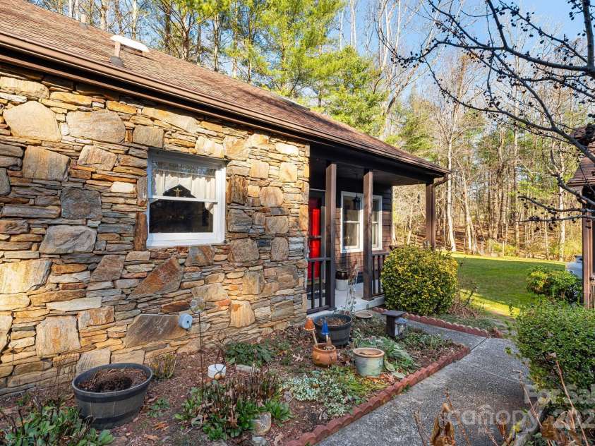 29 Loganwood Lane, Etowah, NC 28729.  MLS# CAR4276395, YatesRealty ID 26290. 