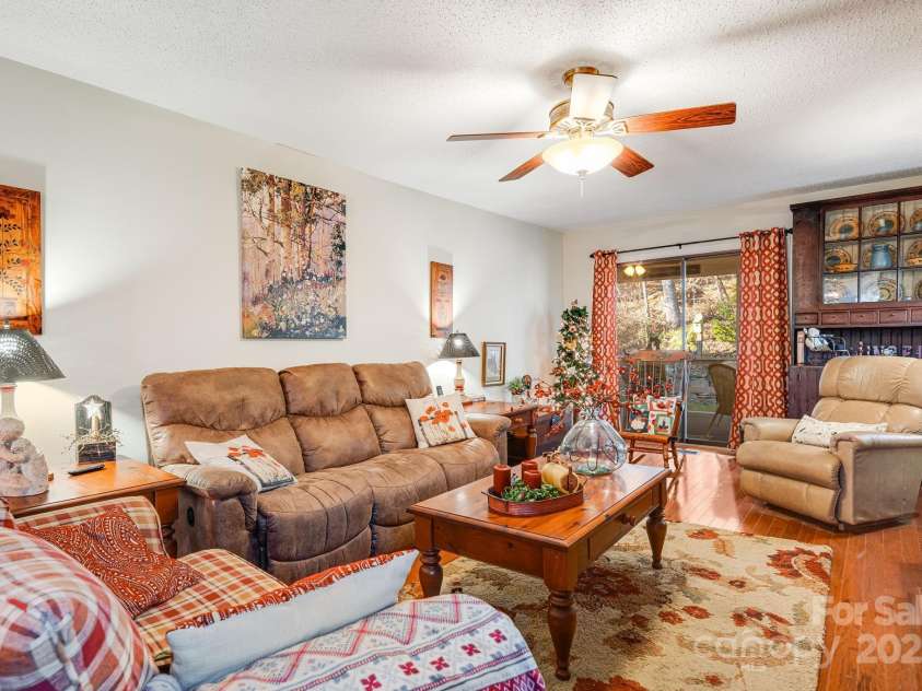 29 Loganwood Lane, Etowah, NC 28729.  MLS# CAR4276395, YatesRealty ID 26290. 