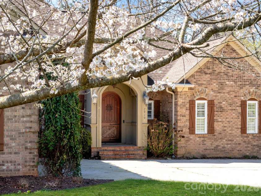 7919 Glen Abbey Circle, Stanley, NC 28164.  MLS# CAR4350956, YatesRealty ID 26292. 
