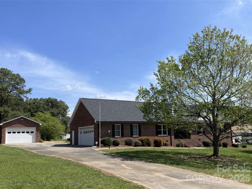 2515 Myra Lane, Lincolnton, NC 28092.  MLS# CAR4274497, YatesRealty ID 26293. 