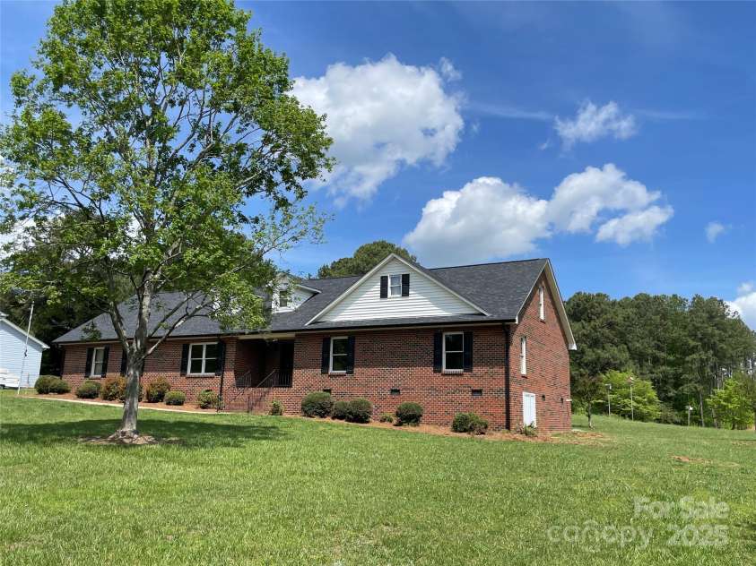 2515 Myra Lane, Lincolnton, NC 28092.  MLS# CAR4274497, YatesRealty ID 26293. 