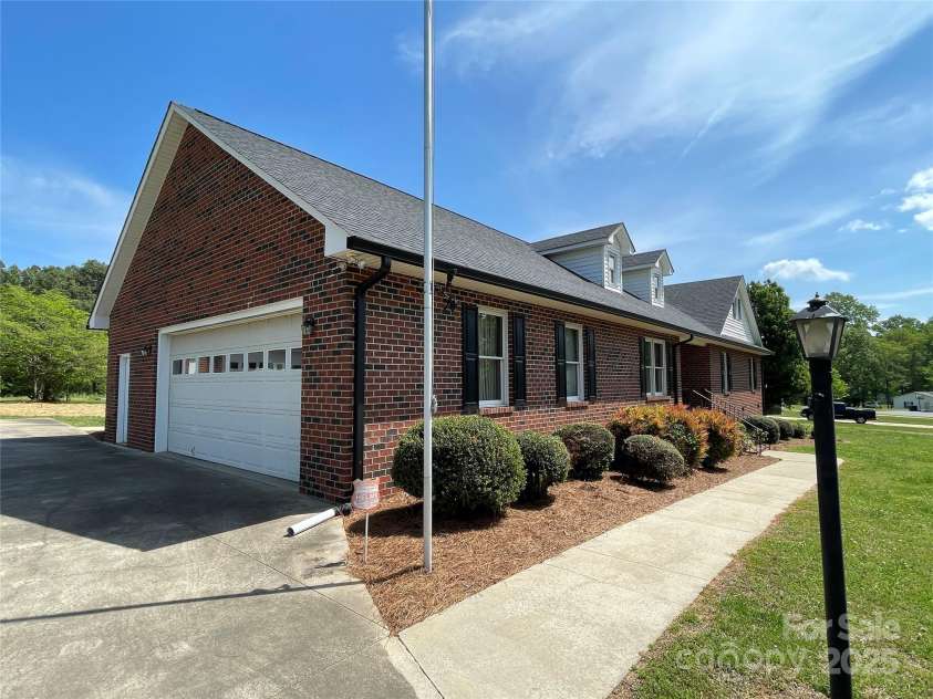 2515 Myra Lane, Lincolnton, NC 28092.  MLS# CAR4274497, YatesRealty ID 26293. 
