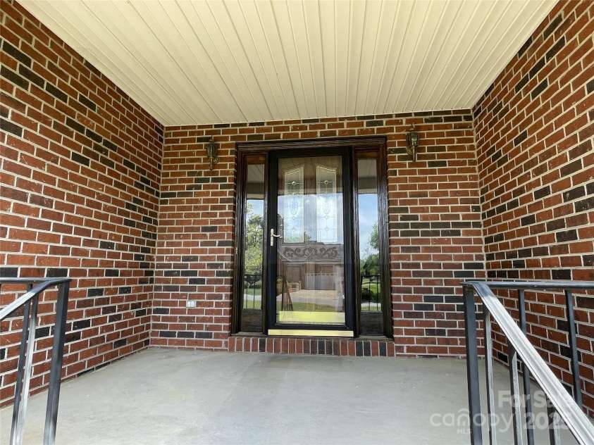 2515 Myra Lane, Lincolnton, NC 28092.  MLS# CAR4274497, YatesRealty ID 26293. 