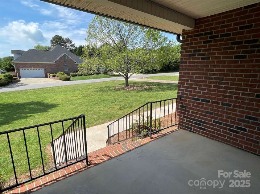 2515 Myra Lane, Lincolnton, NC 28092.  MLS# CAR4274497, YatesRealty ID 26293. 