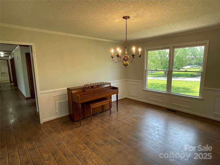 2515 Myra Lane, Lincolnton, NC 28092.  MLS# CAR4274497, YatesRealty ID 26293. 