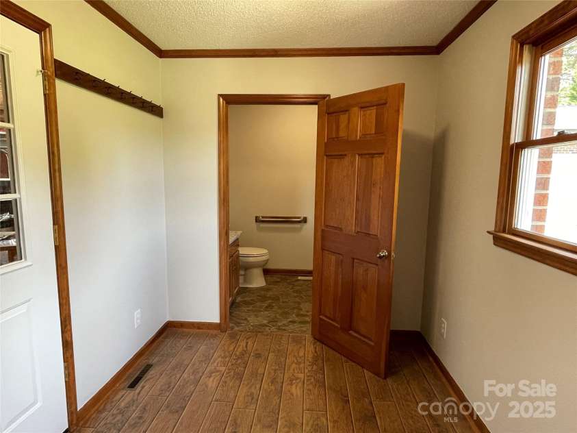 2515 Myra Lane, Lincolnton, NC 28092.  MLS# CAR4274497, YatesRealty ID 26293. 