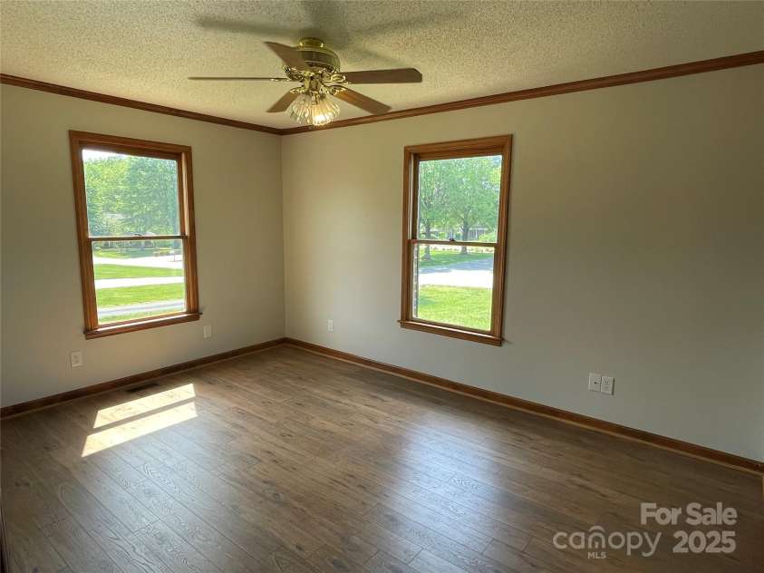 2515 Myra Lane, Lincolnton, NC 28092.  MLS# CAR4274497, YatesRealty ID 26293. 