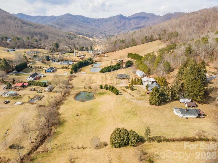 18 Hoye Lane, Candler, NC 28715.  MLS# CAR4345280, YatesRealty ID 26294. 