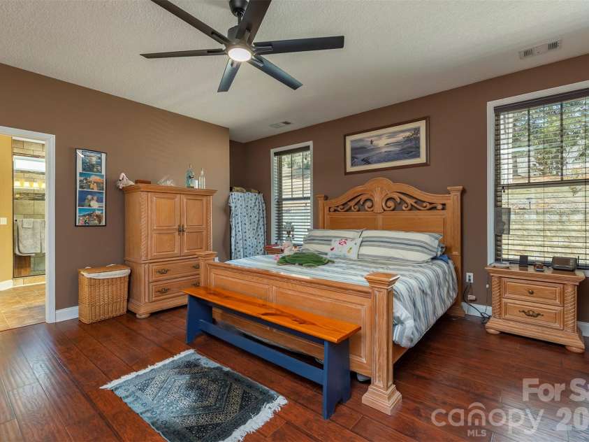 18 Hoye Lane, Candler, NC 28715.  MLS# CAR4345280, YatesRealty ID 26294. 