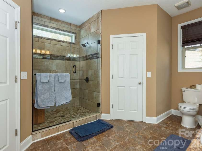 18 Hoye Lane, Candler, NC 28715.  MLS# CAR4345280, YatesRealty ID 26294. 