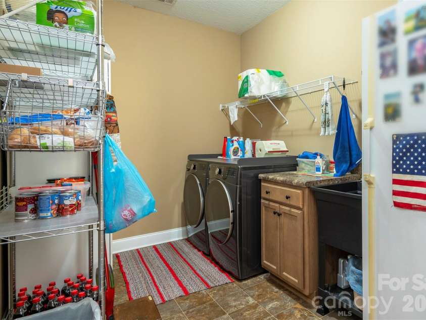 18 Hoye Lane, Candler, NC 28715.  MLS# CAR4345280, YatesRealty ID 26294. 
