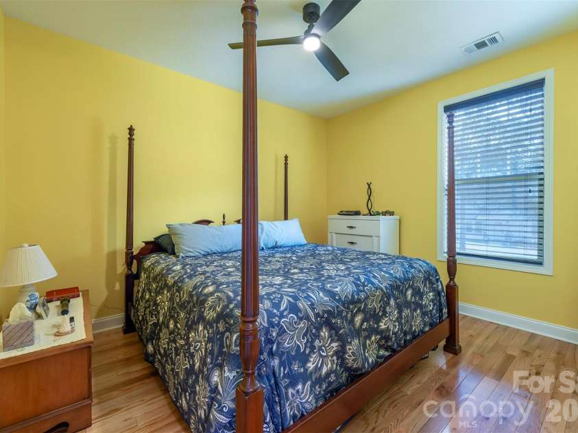 18 Hoye Lane, Candler, NC 28715.  MLS# CAR4345280, YatesRealty ID 26294. 