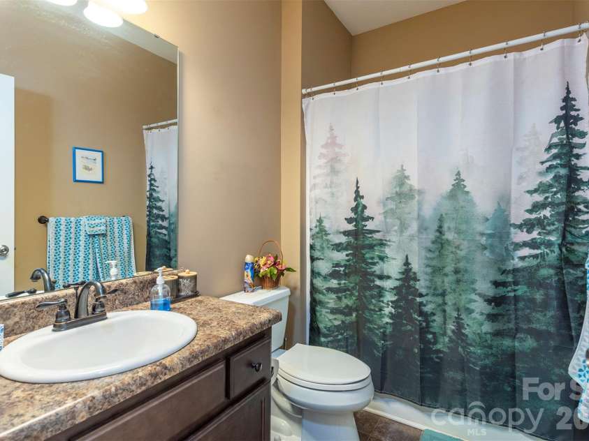 18 Hoye Lane, Candler, NC 28715.  MLS# CAR4345280, YatesRealty ID 26294. 