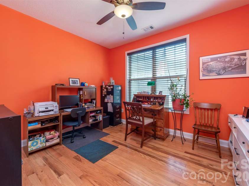 18 Hoye Lane, Candler, NC 28715.  MLS# CAR4345280, YatesRealty ID 26294. 