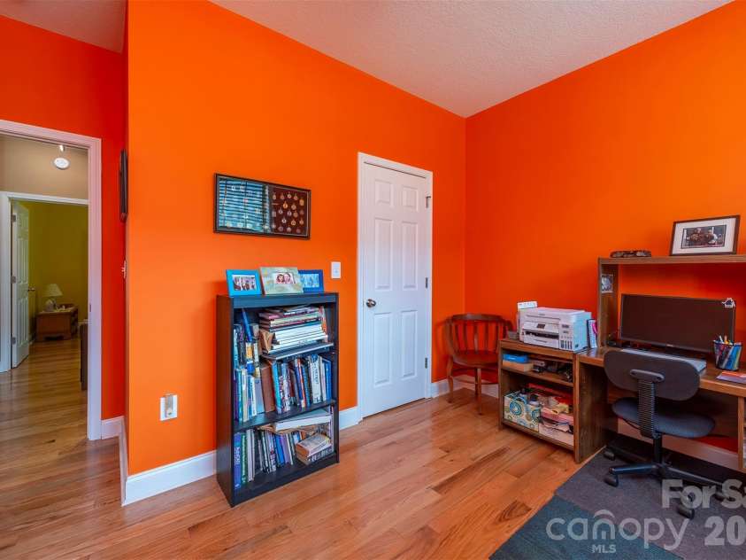 18 Hoye Lane, Candler, NC 28715.  MLS# CAR4345280, YatesRealty ID 26294. 