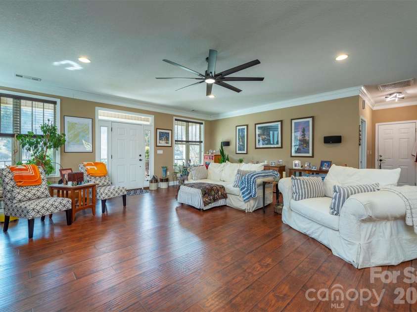 18 Hoye Lane, Candler, NC 28715.  MLS# CAR4345280, YatesRealty ID 26294. 