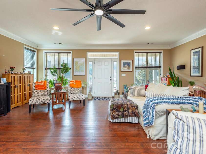 18 Hoye Lane, Candler, NC 28715.  MLS# CAR4345280, YatesRealty ID 26294. 