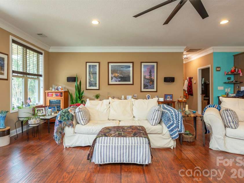 18 Hoye Lane, Candler, NC 28715.  MLS# CAR4345280, YatesRealty ID 26294. 