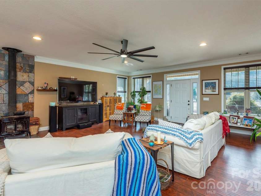 18 Hoye Lane, Candler, NC 28715.  MLS# CAR4345280, YatesRealty ID 26294. 