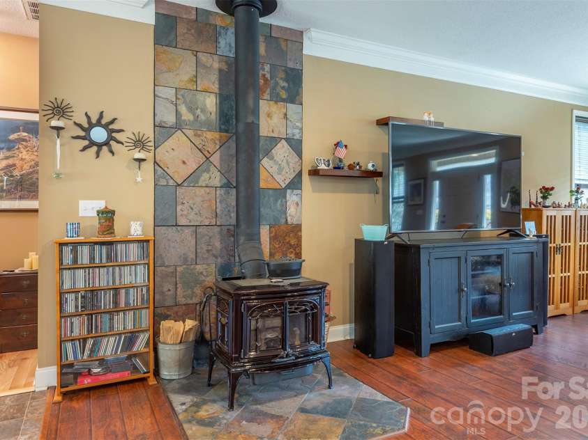 18 Hoye Lane, Candler, NC 28715.  MLS# CAR4345280, YatesRealty ID 26294. 