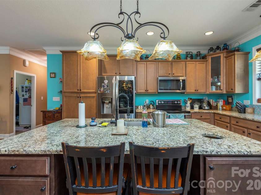 18 Hoye Lane, Candler, NC 28715.  MLS# CAR4345280, YatesRealty ID 26294. 