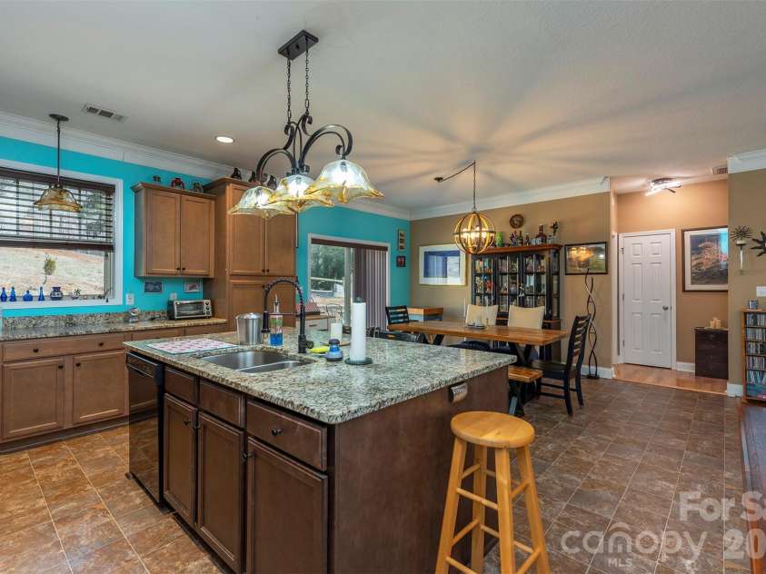 18 Hoye Lane, Candler, NC 28715.  MLS# CAR4345280, YatesRealty ID 26294. 