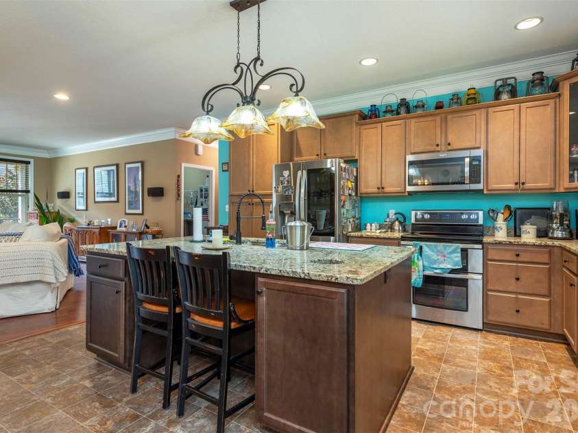 18 Hoye Lane, Candler, NC 28715.  MLS# CAR4345280, YatesRealty ID 26294. 