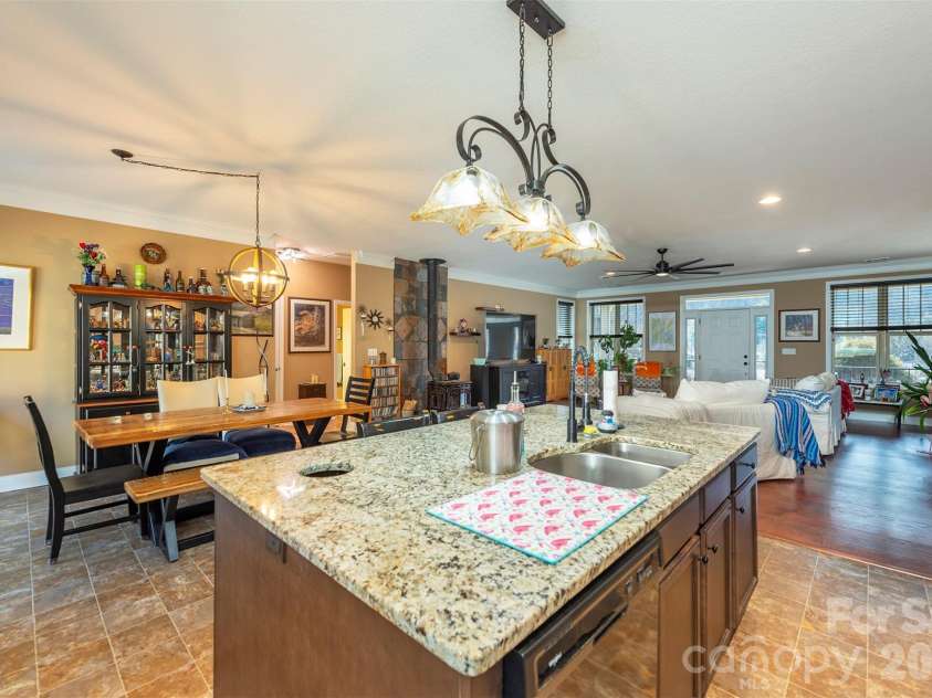 18 Hoye Lane, Candler, NC 28715.  MLS# CAR4345280, YatesRealty ID 26294. 