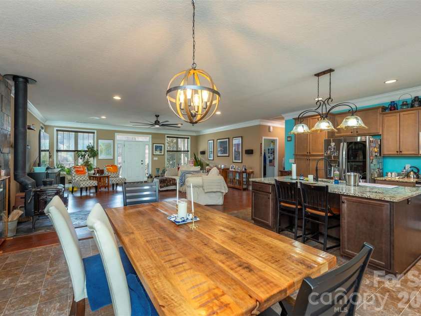 18 Hoye Lane, Candler, NC 28715.  MLS# CAR4345280, YatesRealty ID 26294. 