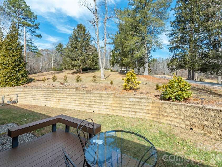 18 Hoye Lane, Candler, NC 28715.  MLS# CAR4345280, YatesRealty ID 26294. 