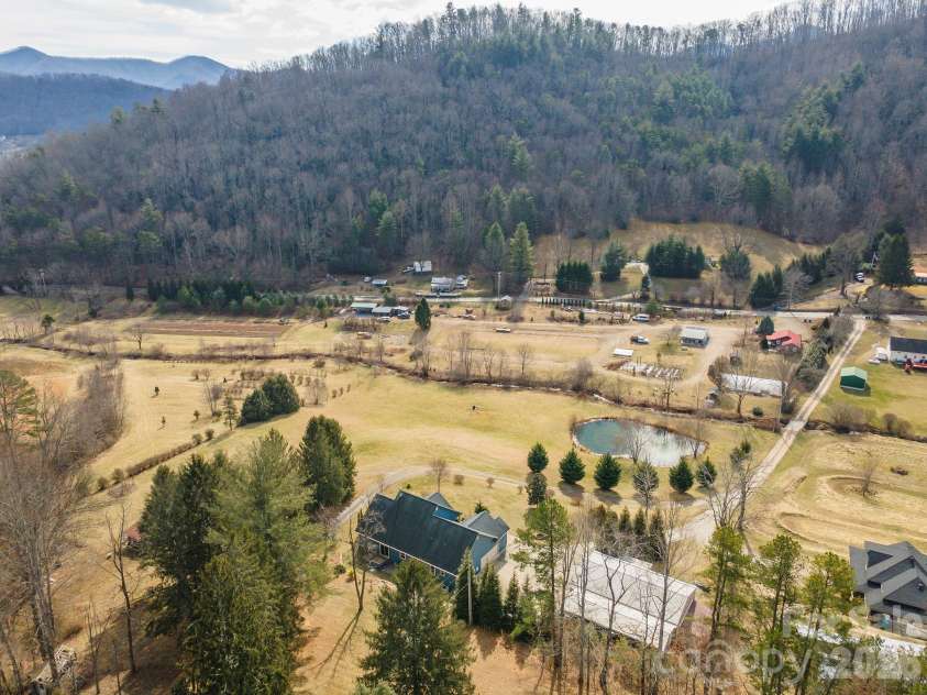 18 Hoye Lane, Candler, NC 28715.  MLS# CAR4345280, YatesRealty ID 26294. 