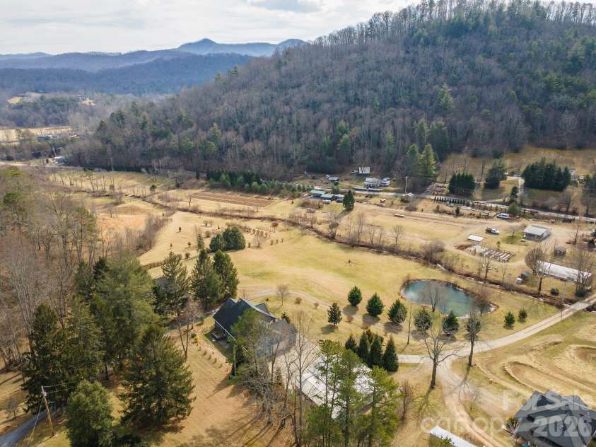 18 Hoye Lane, Candler, NC 28715.  MLS# CAR4345280, YatesRealty ID 26294. 