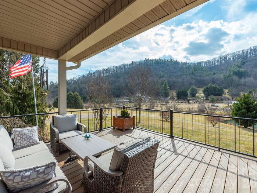 18 Hoye Lane, Candler, NC 28715.  MLS# CAR4345280, YatesRealty ID 26294. 