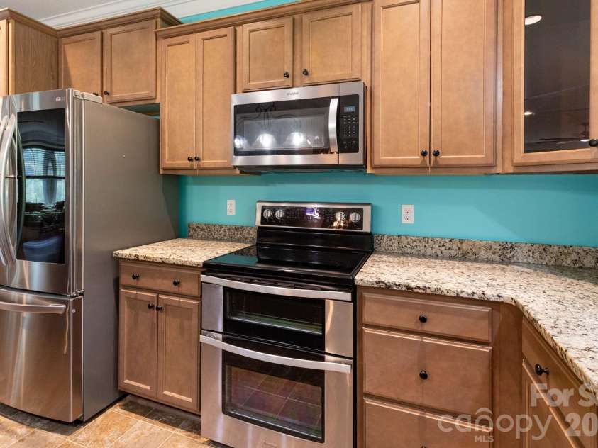 18 Hoye Lane, Candler, NC 28715.  MLS# CAR4345280, YatesRealty ID 26294. 