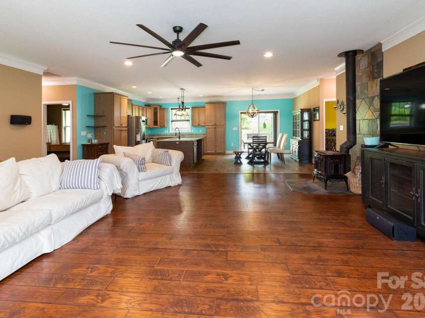 18 Hoye Lane, Candler, NC 28715.  MLS# CAR4345280, YatesRealty ID 26294. 