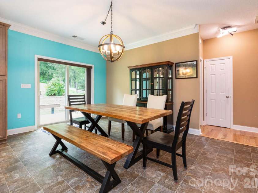 18 Hoye Lane, Candler, NC 28715.  MLS# CAR4345280, YatesRealty ID 26294. 
