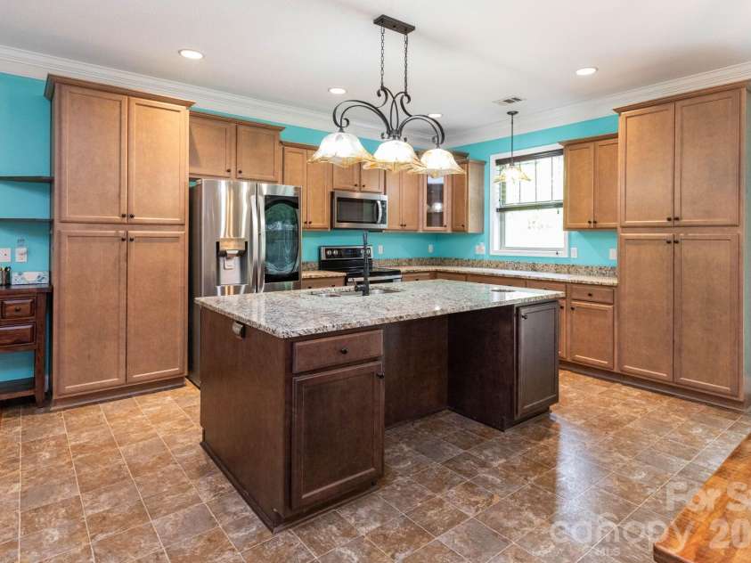 18 Hoye Lane, Candler, NC 28715.  MLS# CAR4345280, YatesRealty ID 26294. Kitchen Island