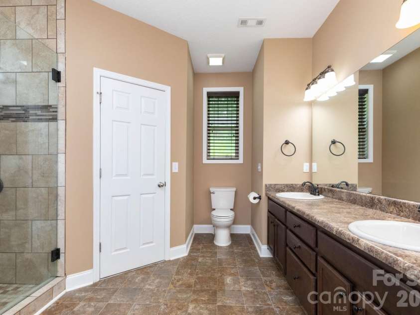 18 Hoye Lane, Candler, NC 28715.  MLS# CAR4345280, YatesRealty ID 26294. Primary Bathroom