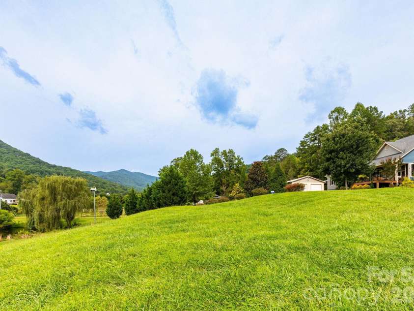 18 Hoye Lane, Candler, NC 28715.  MLS# CAR4345280, YatesRealty ID 26294. View