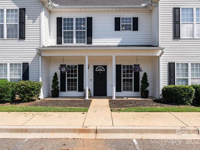 28 Ridgestone Circle, Mauldin, SC 29662.  MLS# CAR4273680, YatesRealty ID 26294. 