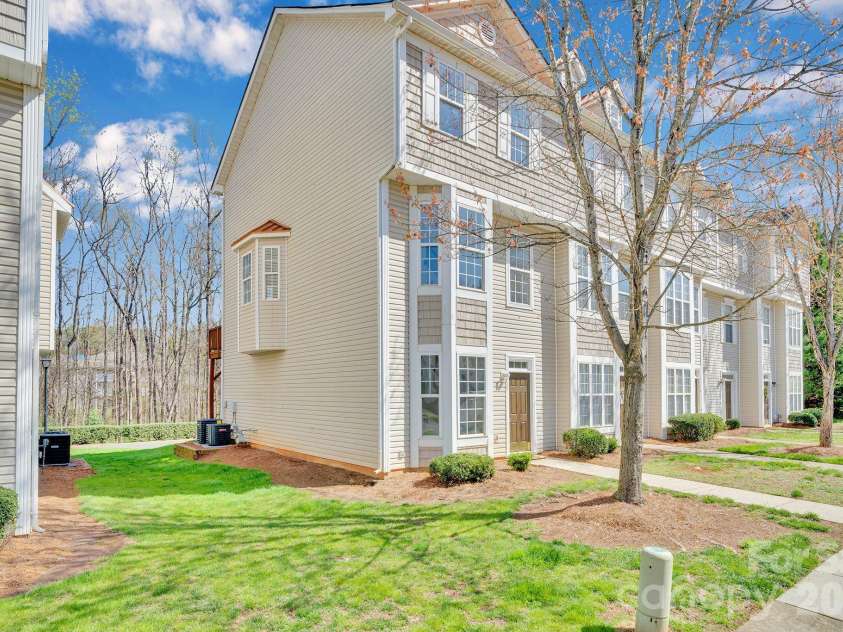 8131 Kings Creek Drive, Charlotte, NC 28273.  MLS# CAR4354756, YatesRealty ID 26295. 