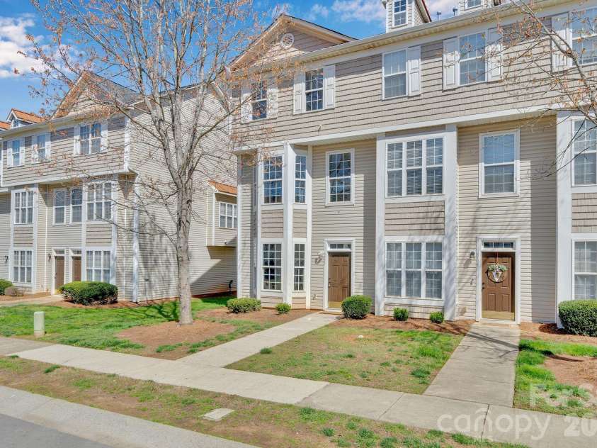 8131 Kings Creek Drive, Charlotte, NC 28273.  MLS# CAR4354756, YatesRealty ID 26295. 