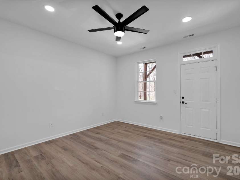 8131 Kings Creek Drive, Charlotte, NC 28273.  MLS# CAR4354756, YatesRealty ID 26295. 