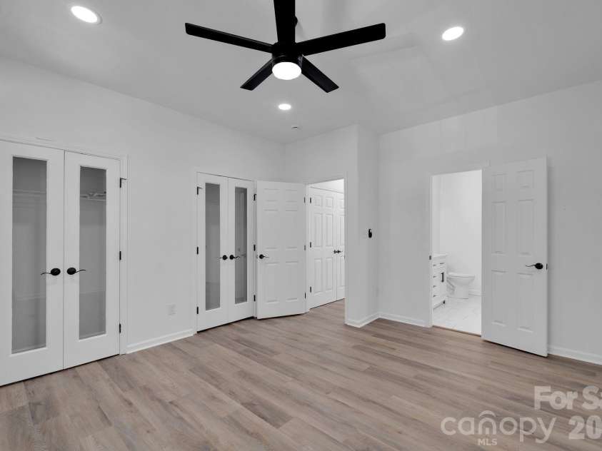 8131 Kings Creek Drive, Charlotte, NC 28273.  MLS# CAR4354756, YatesRealty ID 26295. 