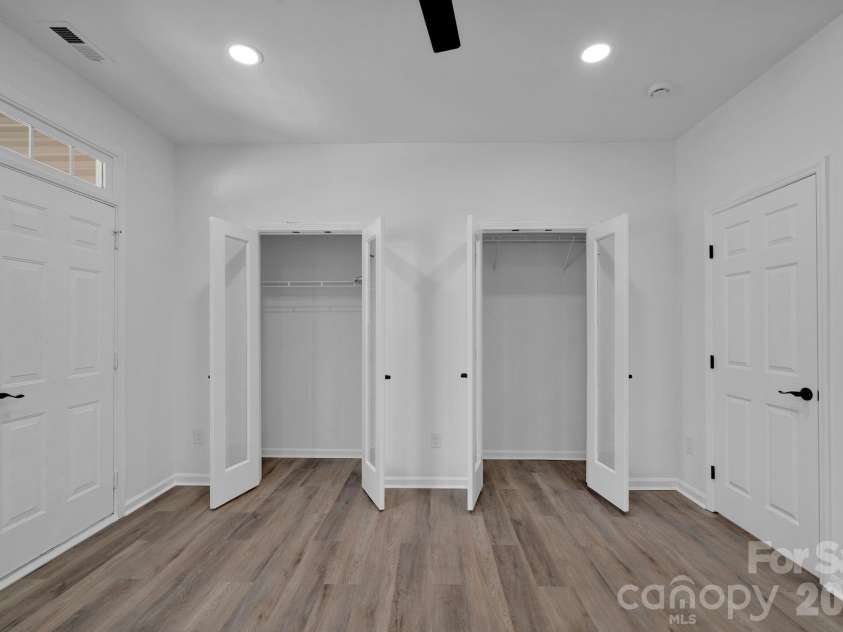 8131 Kings Creek Drive, Charlotte, NC 28273.  MLS# CAR4354756, YatesRealty ID 26295. 