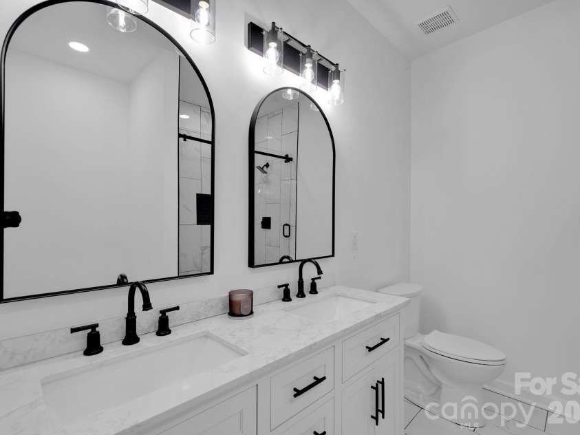8131 Kings Creek Drive, Charlotte, NC 28273.  MLS# CAR4354756, YatesRealty ID 26295. 
